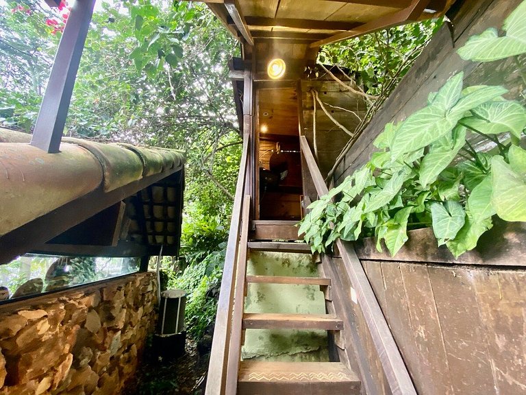 Microcasa Árvore na beira do lago vista incrível