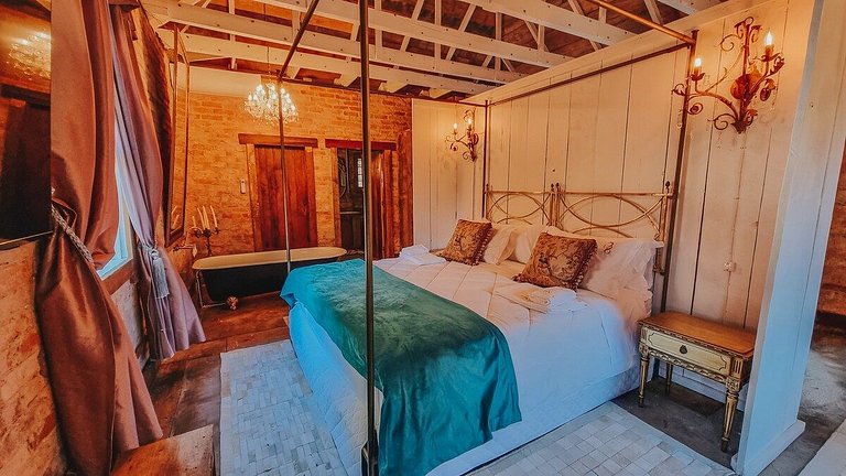 Casa histórica vista campo com banheira em Gramado