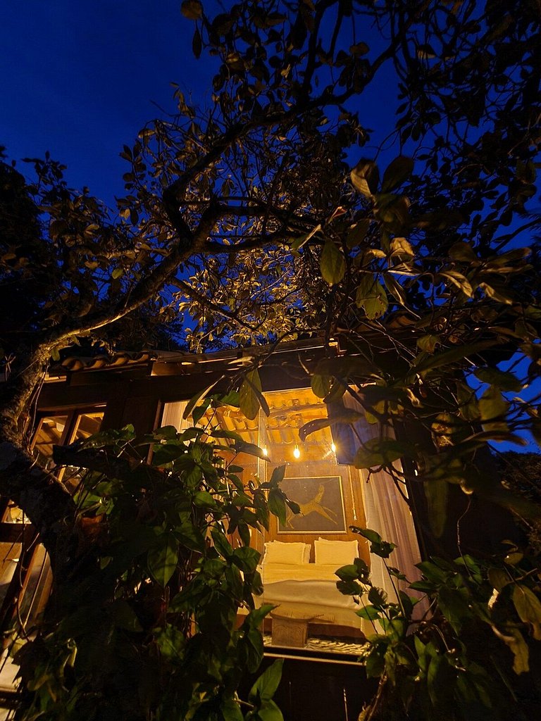 Microcasa Árvore na beira do lago vista incrível