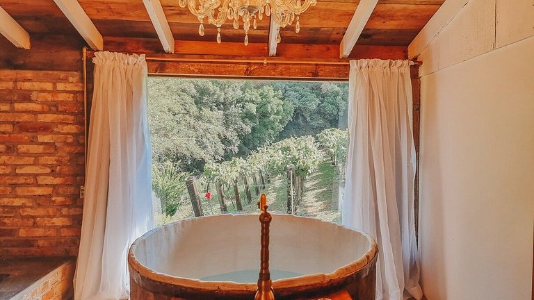 Casa histórica vista Vinhedo e lareira Gramado