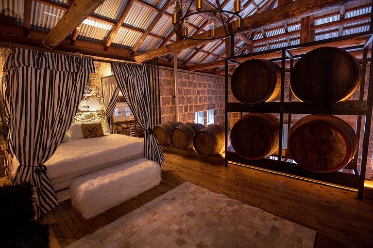 Casa de pedra antiga Vinícola Gramado com lareira