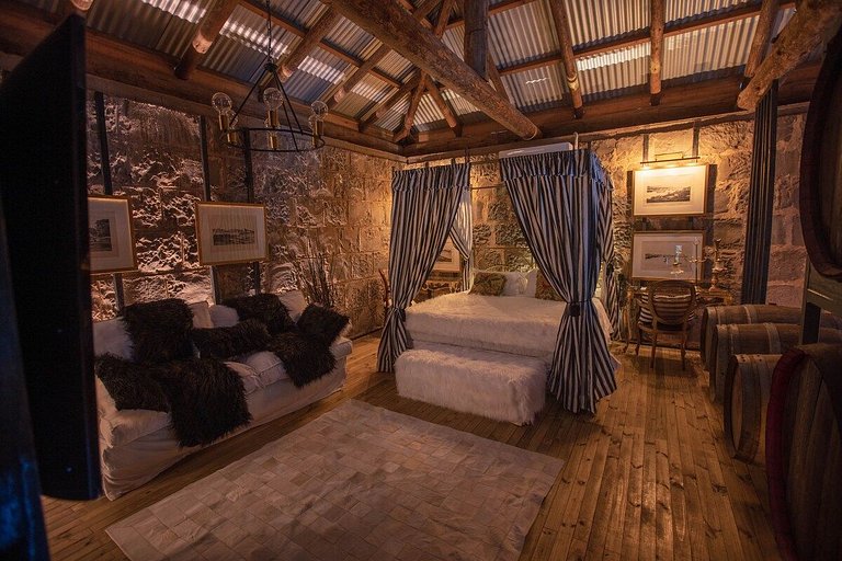 Casa de pedra antiga Vinícola Gramado com lareira