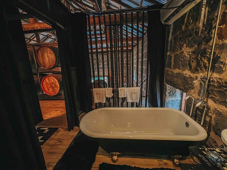 Casa de pedra antiga Vinícola Gramado com lareira