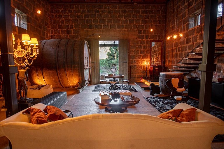 Casa de pedra antiga Vinícola Gramado com lareira