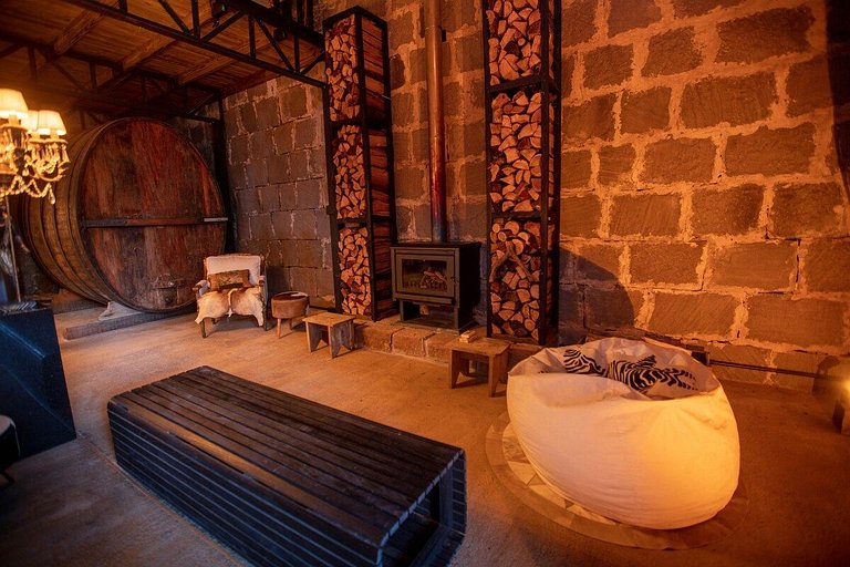 Casa de pedra antiga Vinícola Gramado com lareira