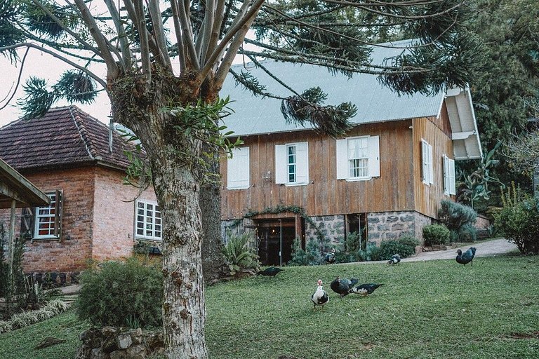 Casa de pedra antiga Vinícola Gramado com lareira