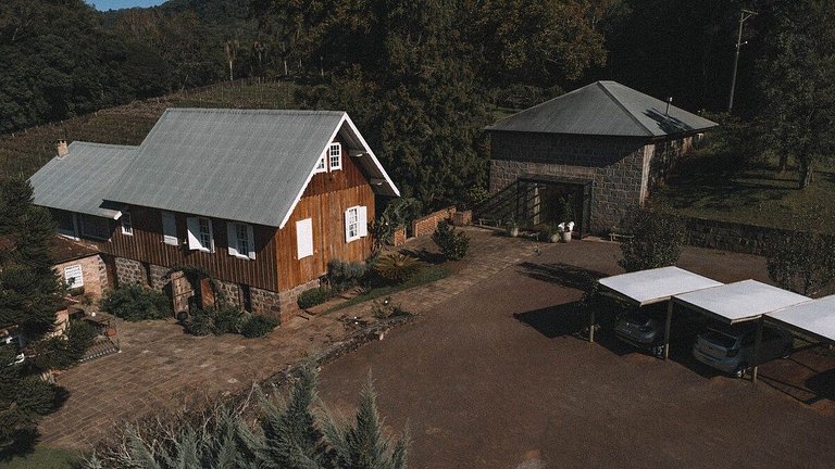 Casa de pedra antiga Vinícola Gramado com lareira