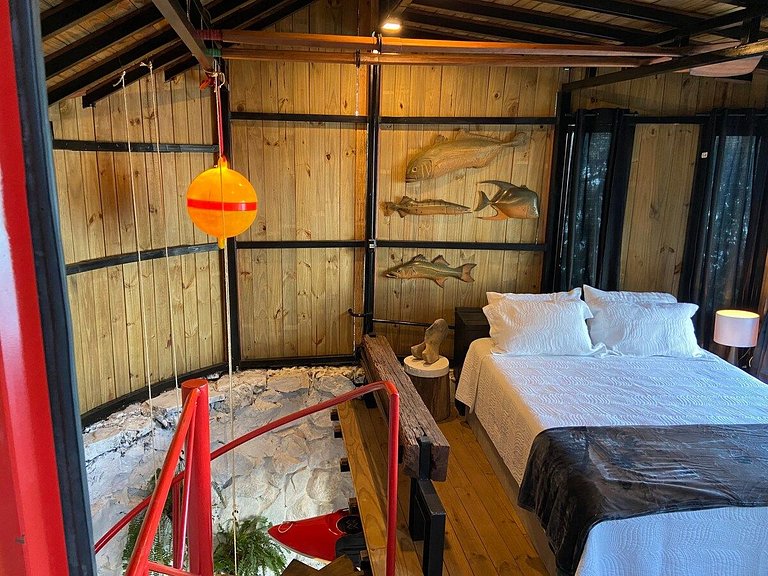 Microcasa Casa Barco na beira lago vista incrível