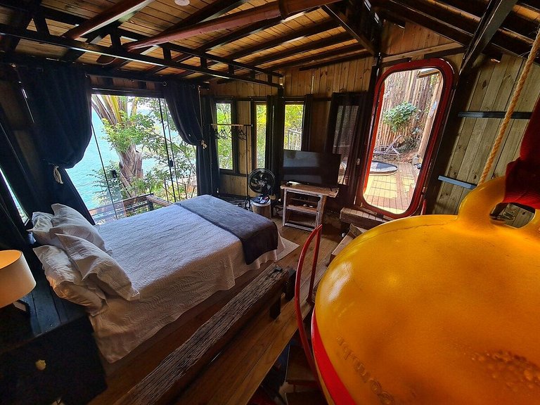 Microcasa Casa Barco na beira lago vista incrível