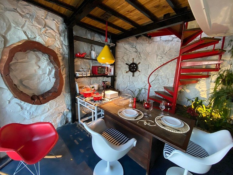 Microcasa Casa Barco na beira lago vista incrível