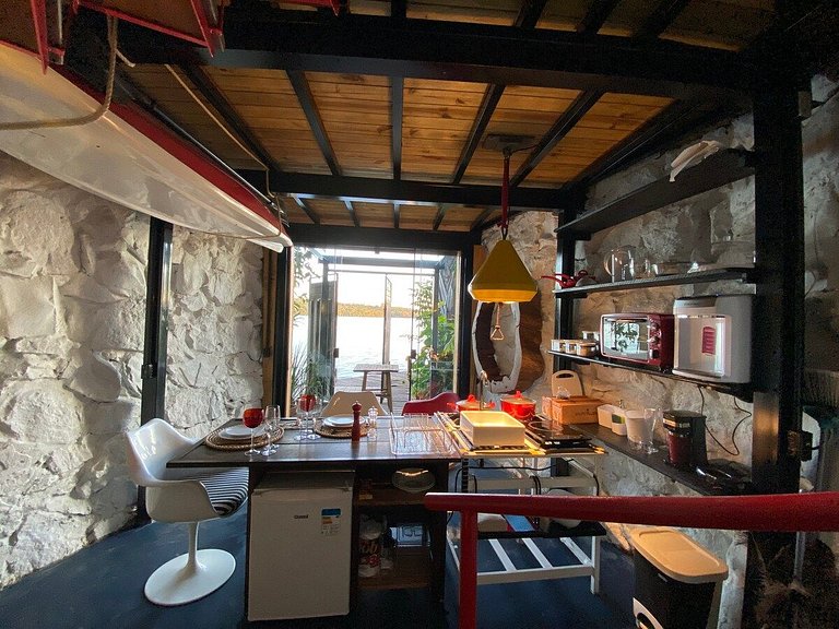 Microcasa à beira do lago com vista incrível