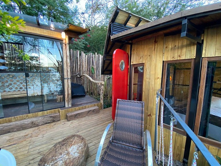 Microcasa Casa Barco na beira lago vista incrível