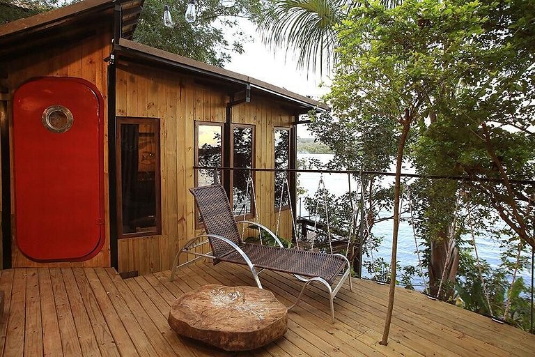 Microcasa Casa Barco na beira lago vista incrível