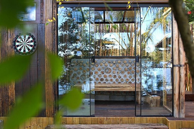 Microcasa à beira do lago com vista incrível