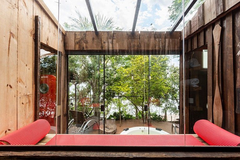 Microcasa à beira do lago com vista incrível