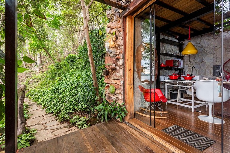 Microcasa à beira do lago com vista incrível