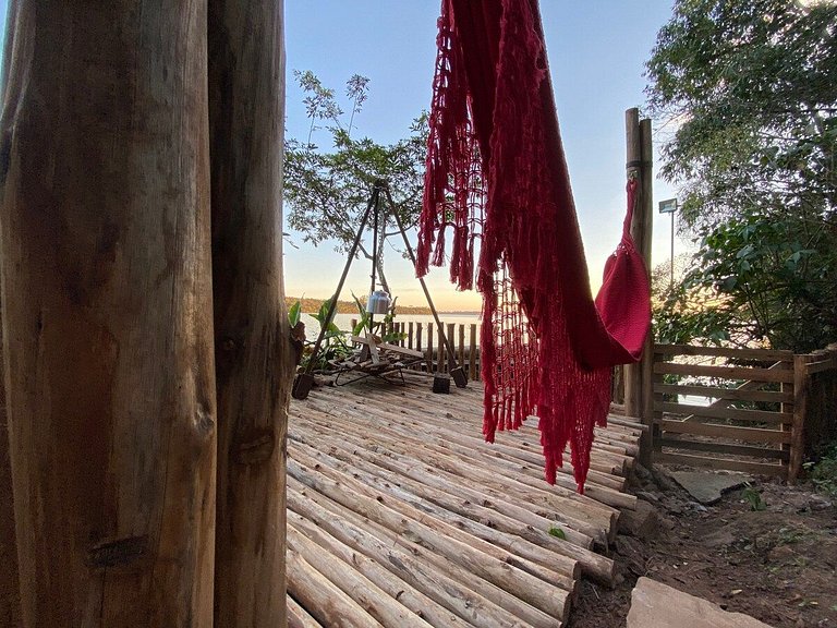 Microcasa à beira do lago com vista incrível