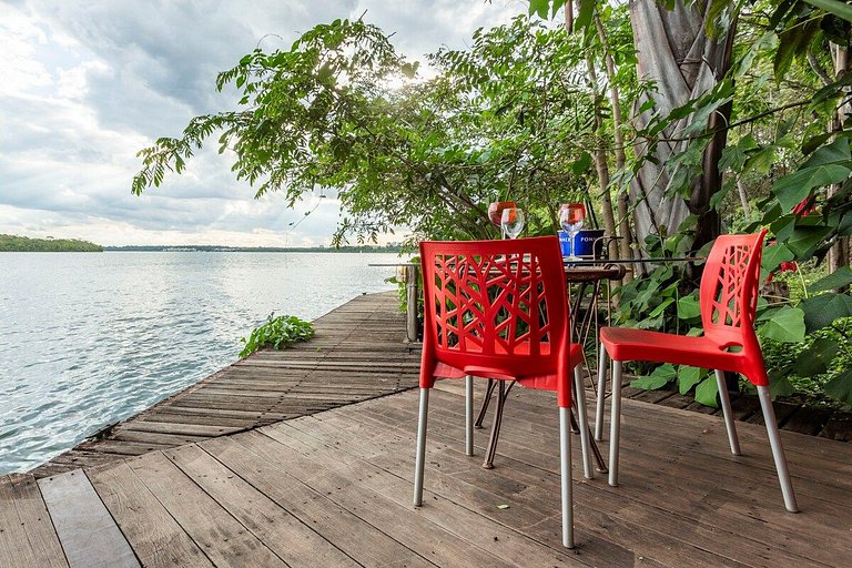 Microcasa Casa Barco na beira lago vista incrível