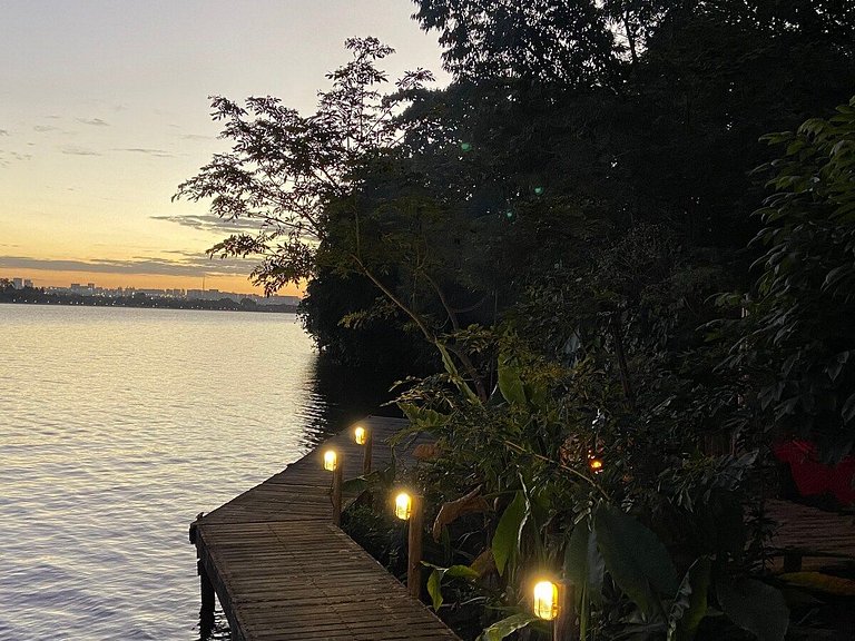 Microcasa Casa Barco na beira lago vista incrível