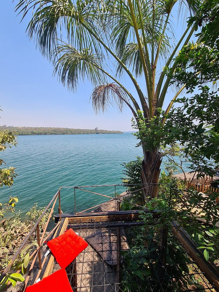 Microcasa Casa Barco na beira lago vista incrível