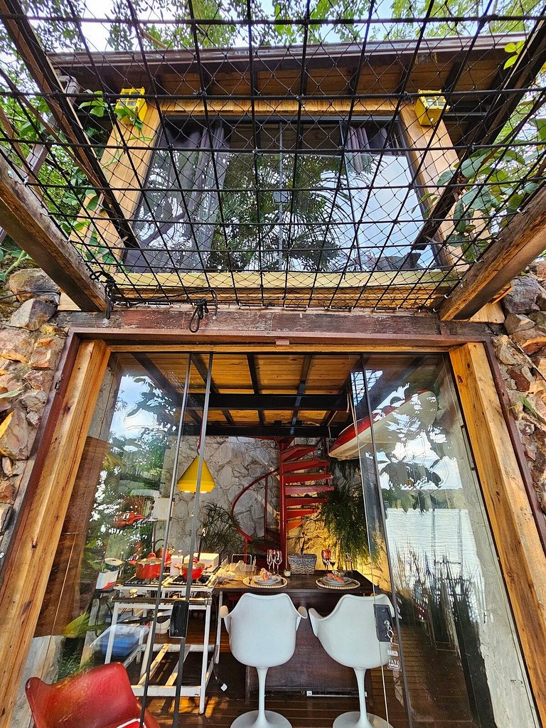 Microcasa Casa Barco na beira lago vista incrível