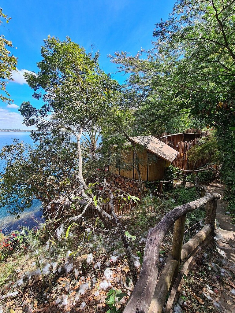 Microcasa Casa Barco na beira lago vista incrível