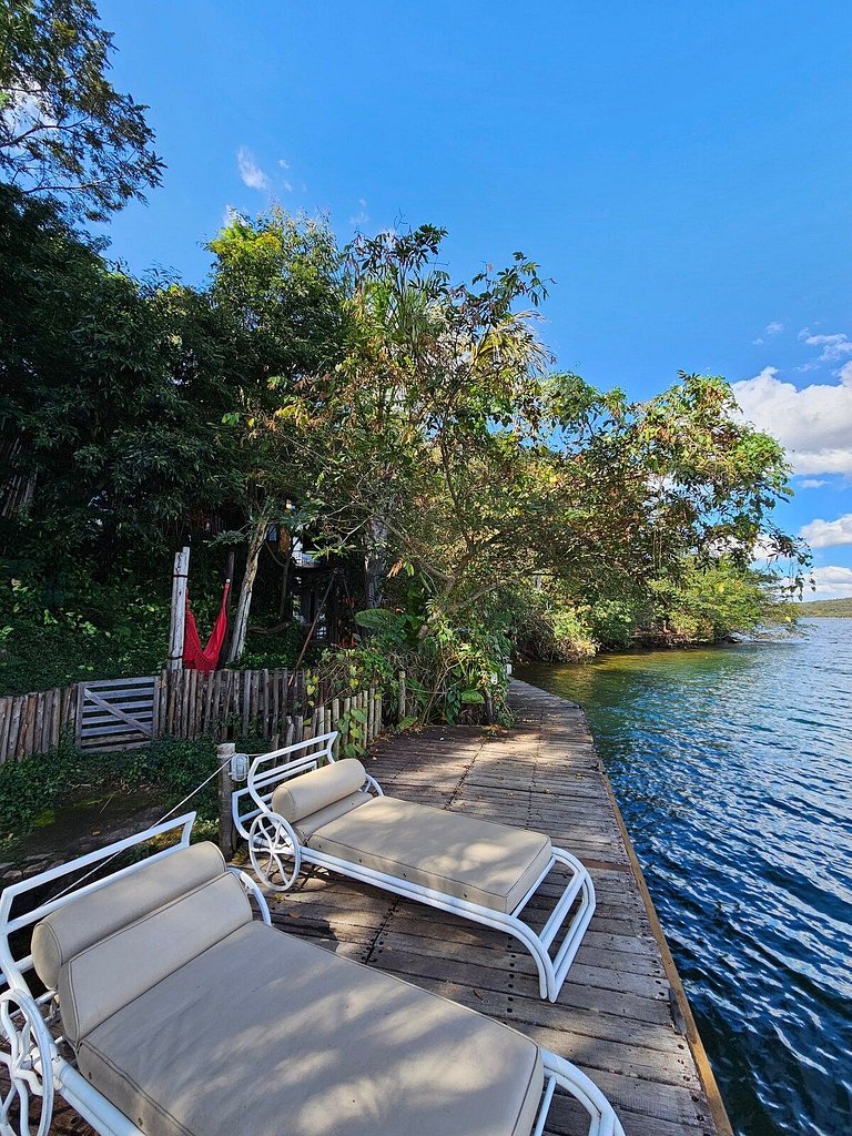 Microcasa Casa Barco na beira lago vista incrível