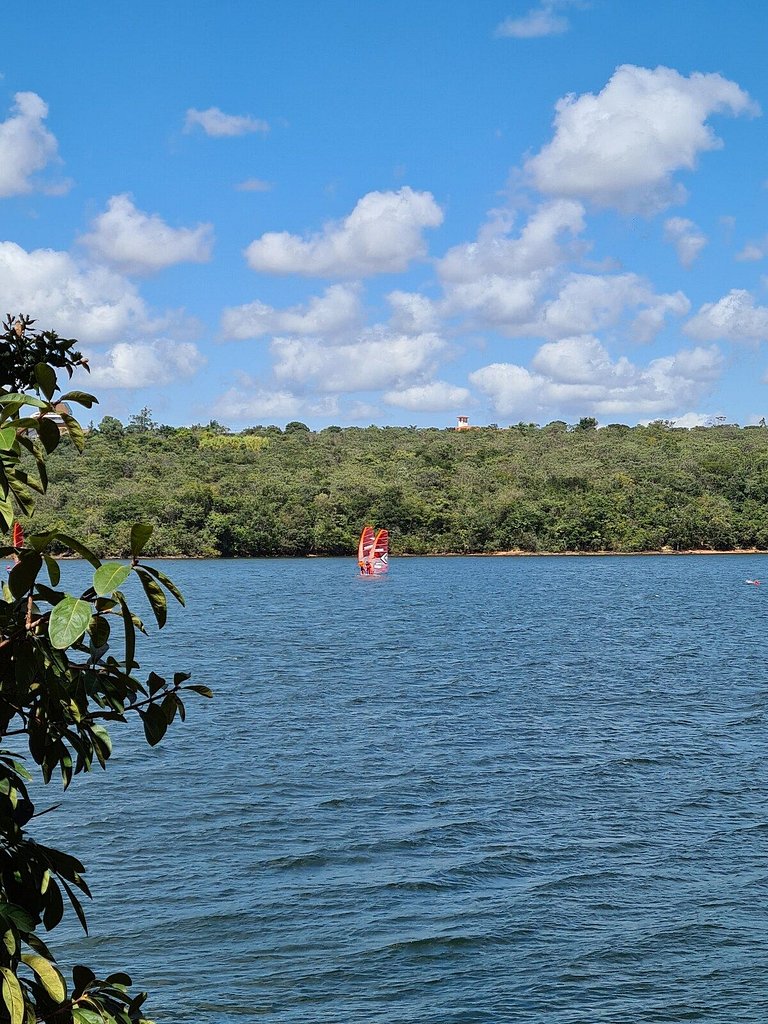 Microcasa Casa Barco na beira lago vista incrível