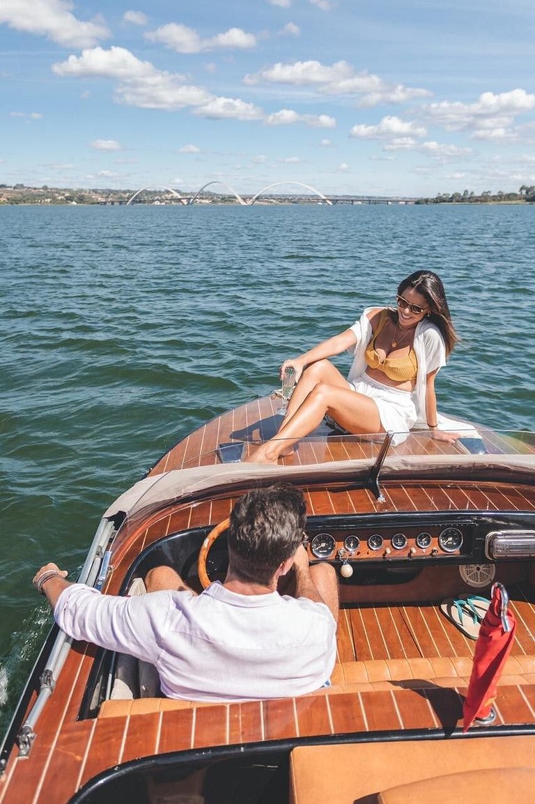 Microcasa Casa Barco na beira lago vista incrível