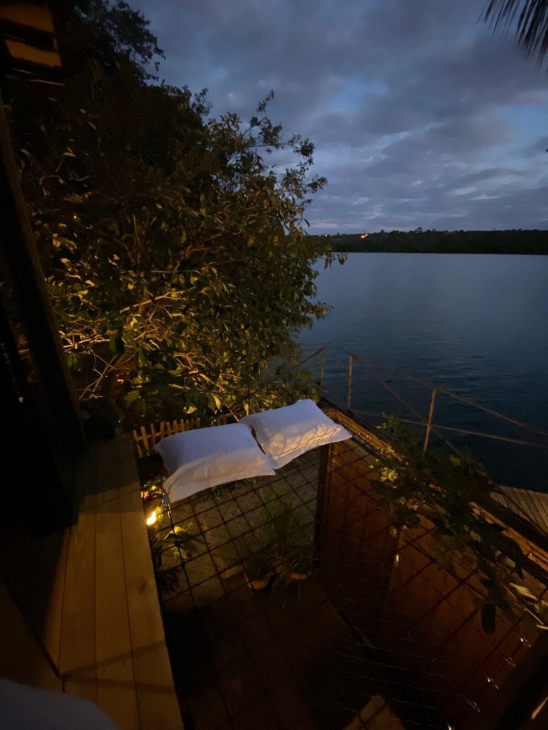 Microcasa Casa Barco na beira lago vista incrível