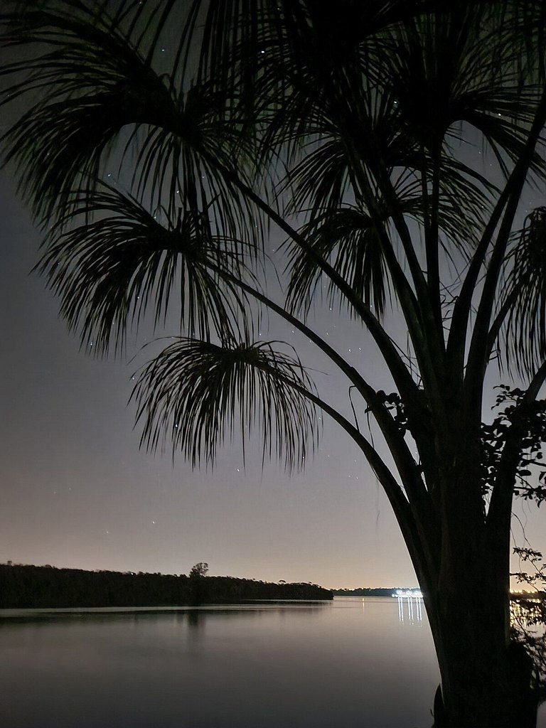 Microcasa Casa Barco na beira lago vista incrível