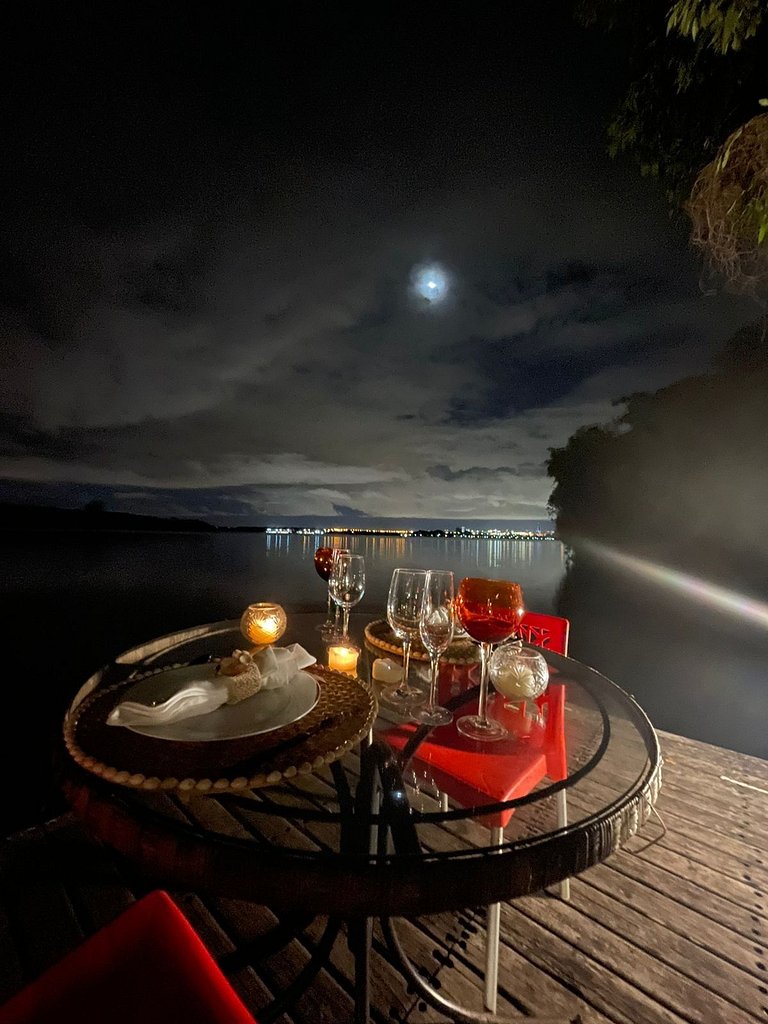 Microcasa Casa Barco na beira lago vista incrível