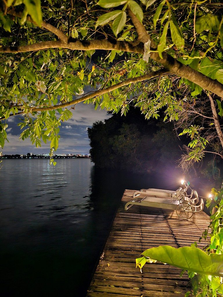 Microcasa à beira do lago com vista incrível
