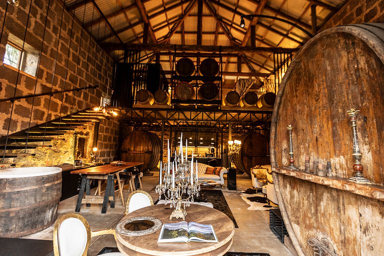 Casa de pedra antiga Vinícola Gramado com lareira
