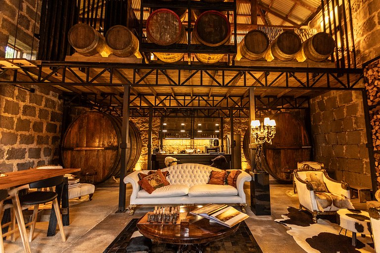 Casa de pedra antiga Vinícola Gramado com lareira