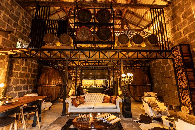 Casa de pedra antiga Vinícola Gramado com lareira