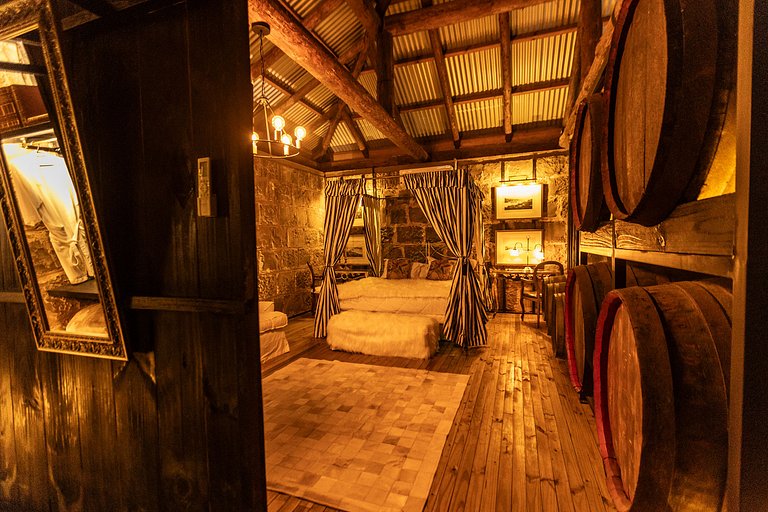 Casa de pedra antiga Vinícola Gramado com lareira