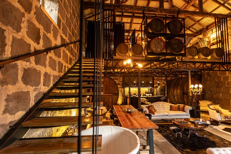 Casa de pedra antiga Vinícola Gramado com lareira