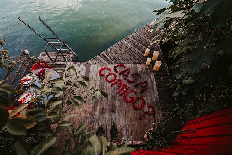 Microcasa Casa Barco na beira lago vista incrível