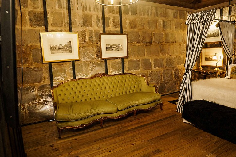 Casa de pedra antiga Vinícola Gramado com lareira