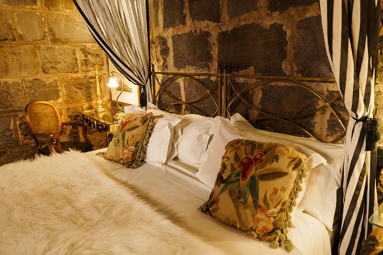 Casa de pedra antiga Vinícola Gramado com lareira