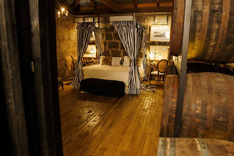 Casa de pedra antiga Vinícola Gramado com lareira