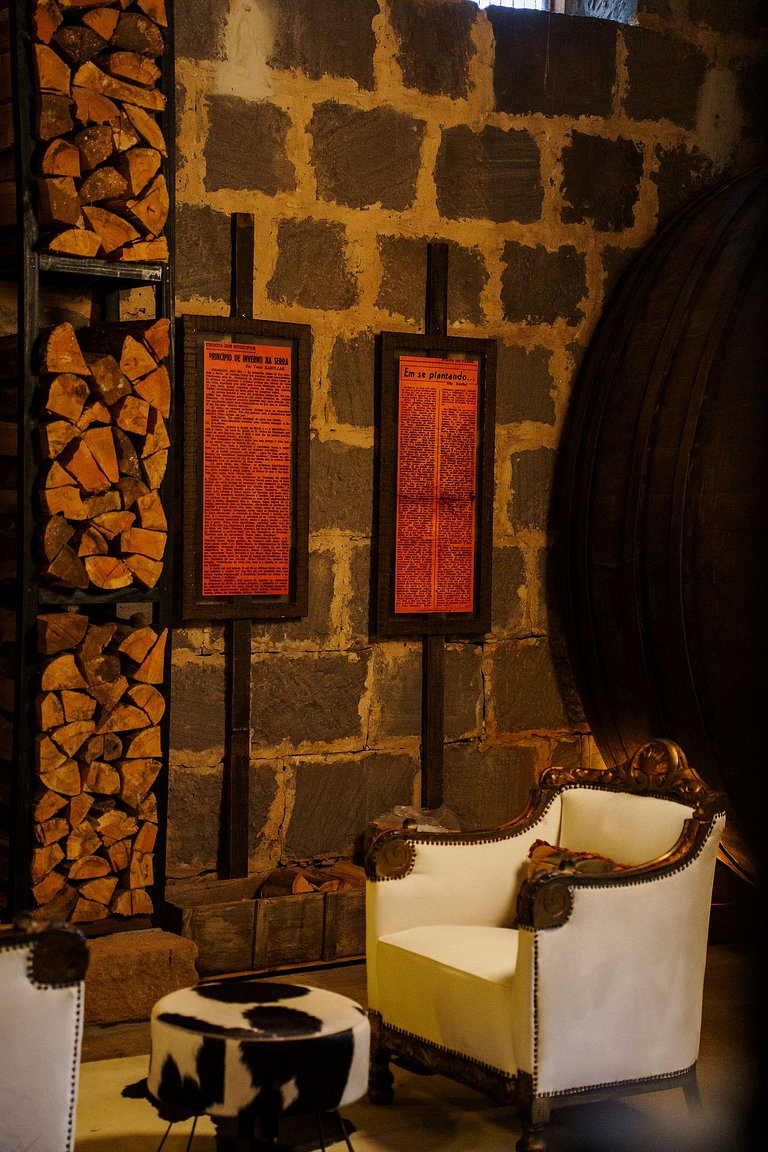 Casa de pedra antiga Vinícola Gramado com lareira