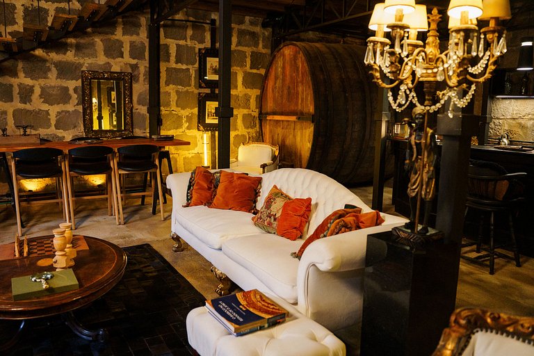 Casa de pedra antiga Vinícola Gramado com lareira