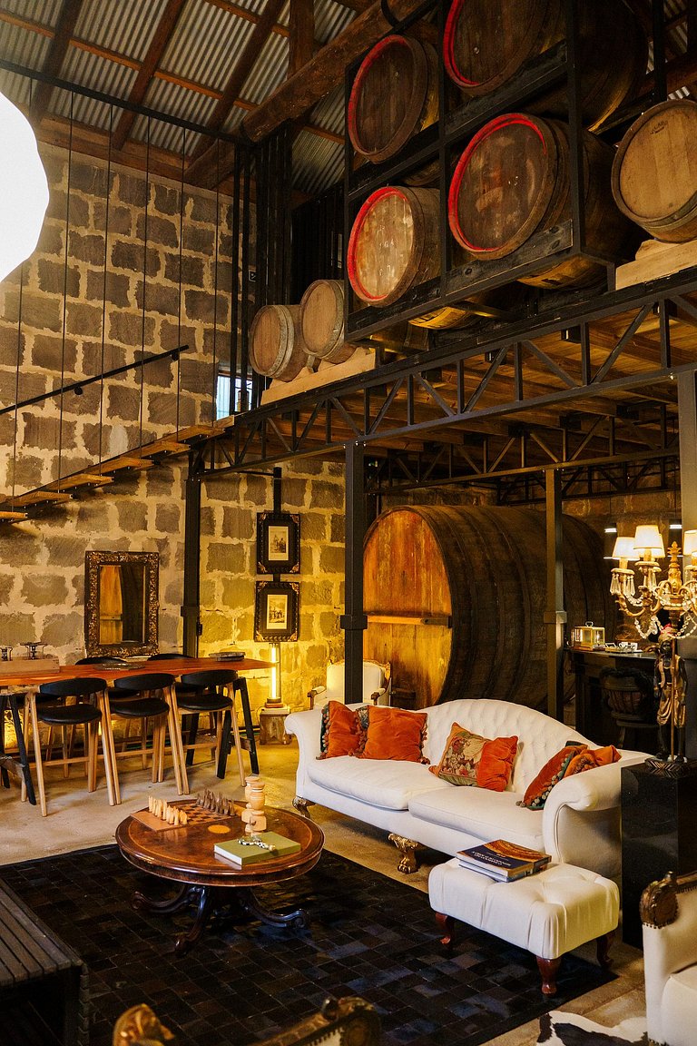 Casa de pedra antiga Vinícola Gramado com lareira