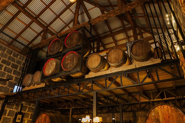 Casa de pedra antiga Vinícola Gramado com lareira
