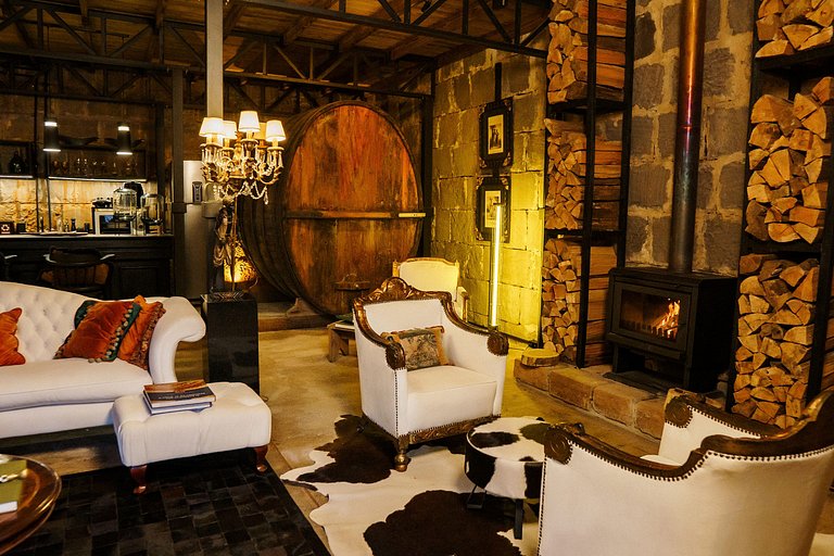 Casa de pedra antiga Vinícola Gramado com lareira