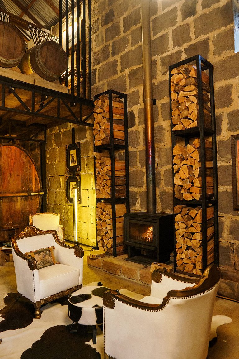 Casa de pedra antiga Vinícola Gramado com lareira