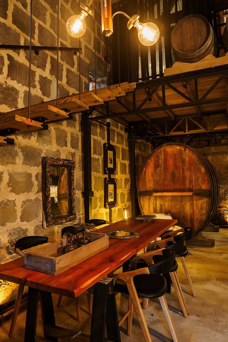 Casa de pedra antiga Vinícola Gramado com lareira
