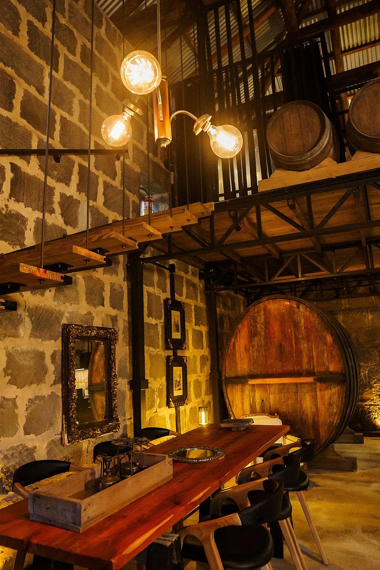 Casa de pedra antiga Vinícola Gramado com lareira
